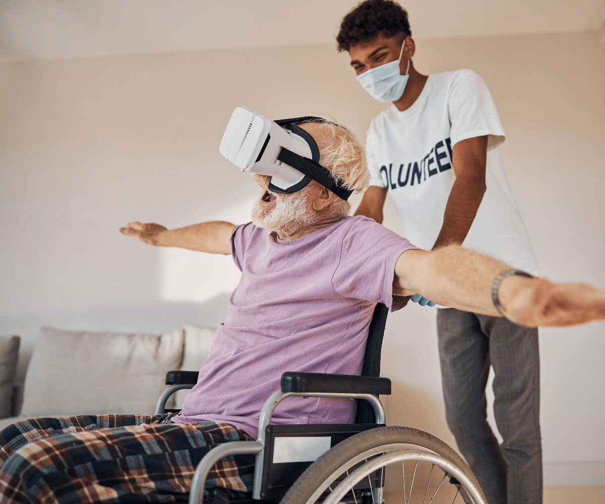 persona-mayor-usando-realidad-virtual